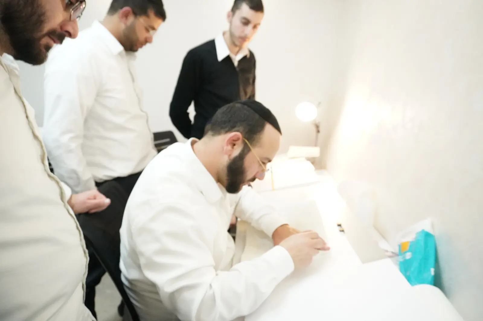 הרב יוחאי אוחיון מלמד כתיבת סת״ם